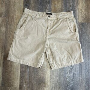 Banana Republic Men's Beige Casual Shorts -Size 35